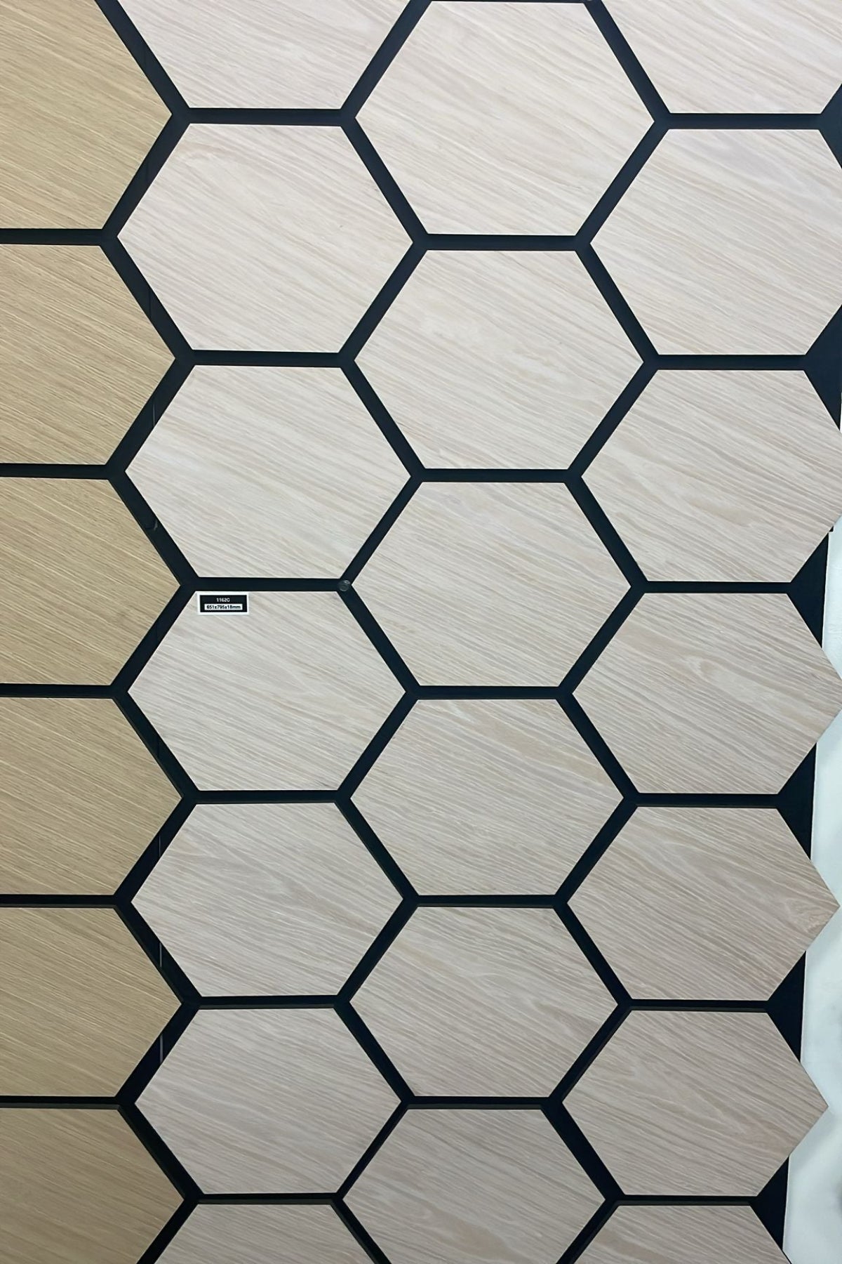 Hexagonale Akustikplatten im Holzdesign - Eiche Natur / Eiche Hell