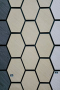 Hexagonale Akustikplatten im Holzdesign - Eiche Natur